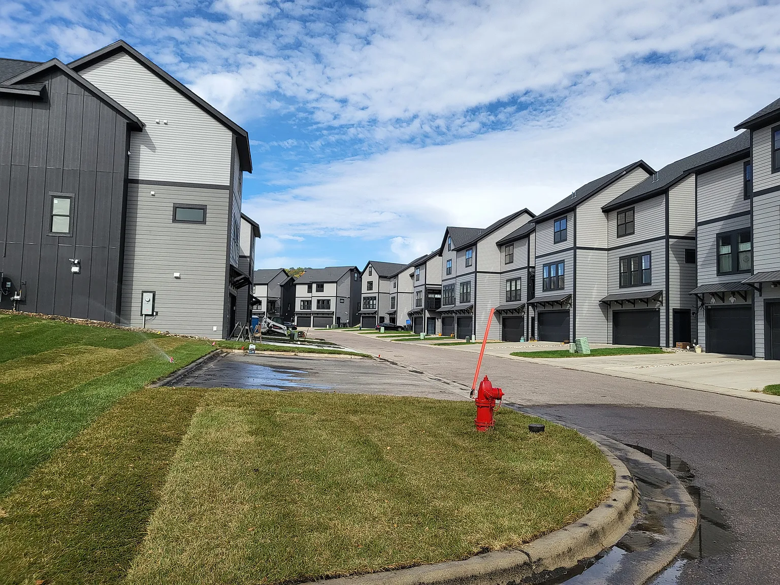 2 bed, 2.5 bath, 2000 sqft, $1,900 — Photo 1