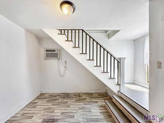 2nd image of 23372 Iberville St