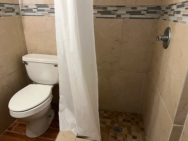 402 Edwin St — Photo 11