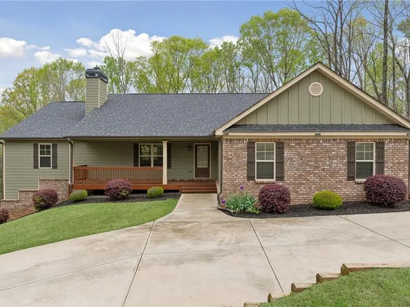 1101 Oconee Ln, Commerce, GA 30529