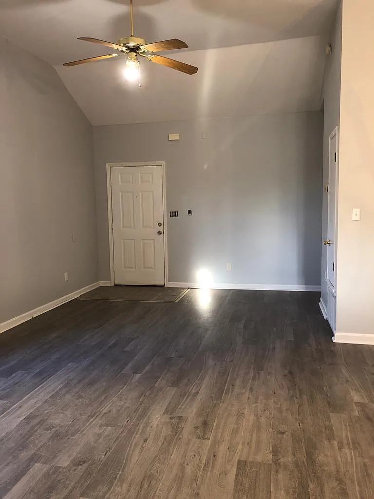 3915 Gavick Cv — Photo 2