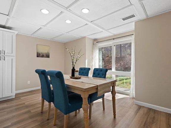 3rd image of 368 Great Rd APT 4