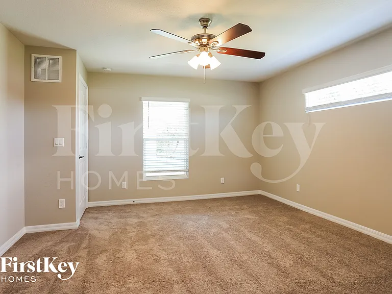 1298 SW Crost Ave — Photo 7
