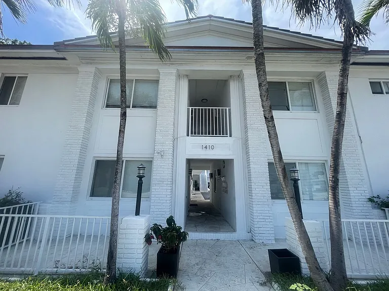 1410 SW 37th Ave — Photo 6