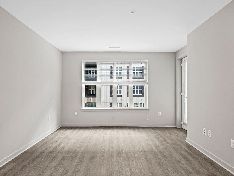 Building Photo 5