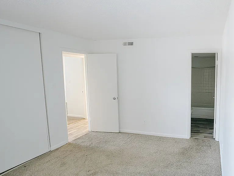 Brentwood Apartments — Photo 11