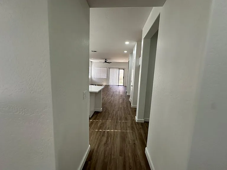 15238 W Custer Ln — Photo 11