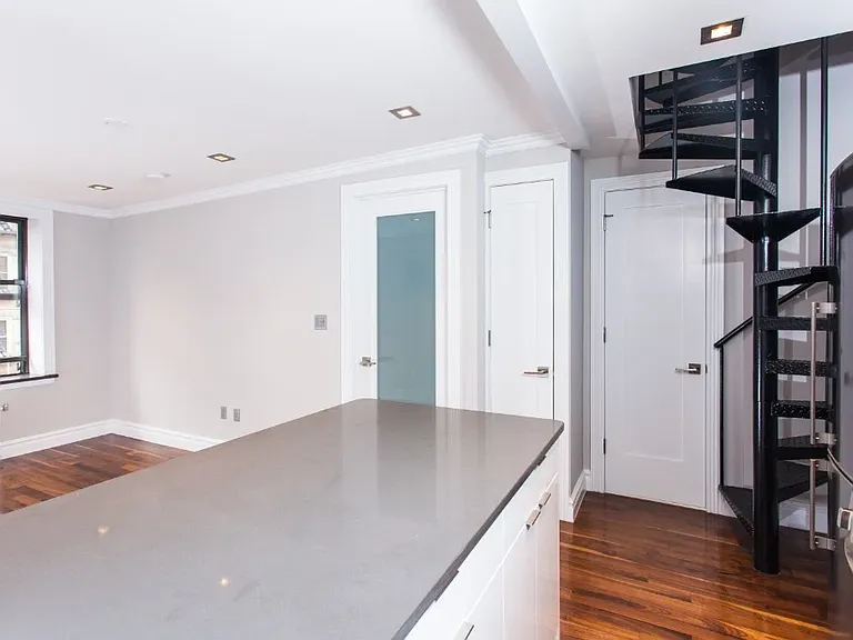 218 Avenue A #R4WF — Photo 2