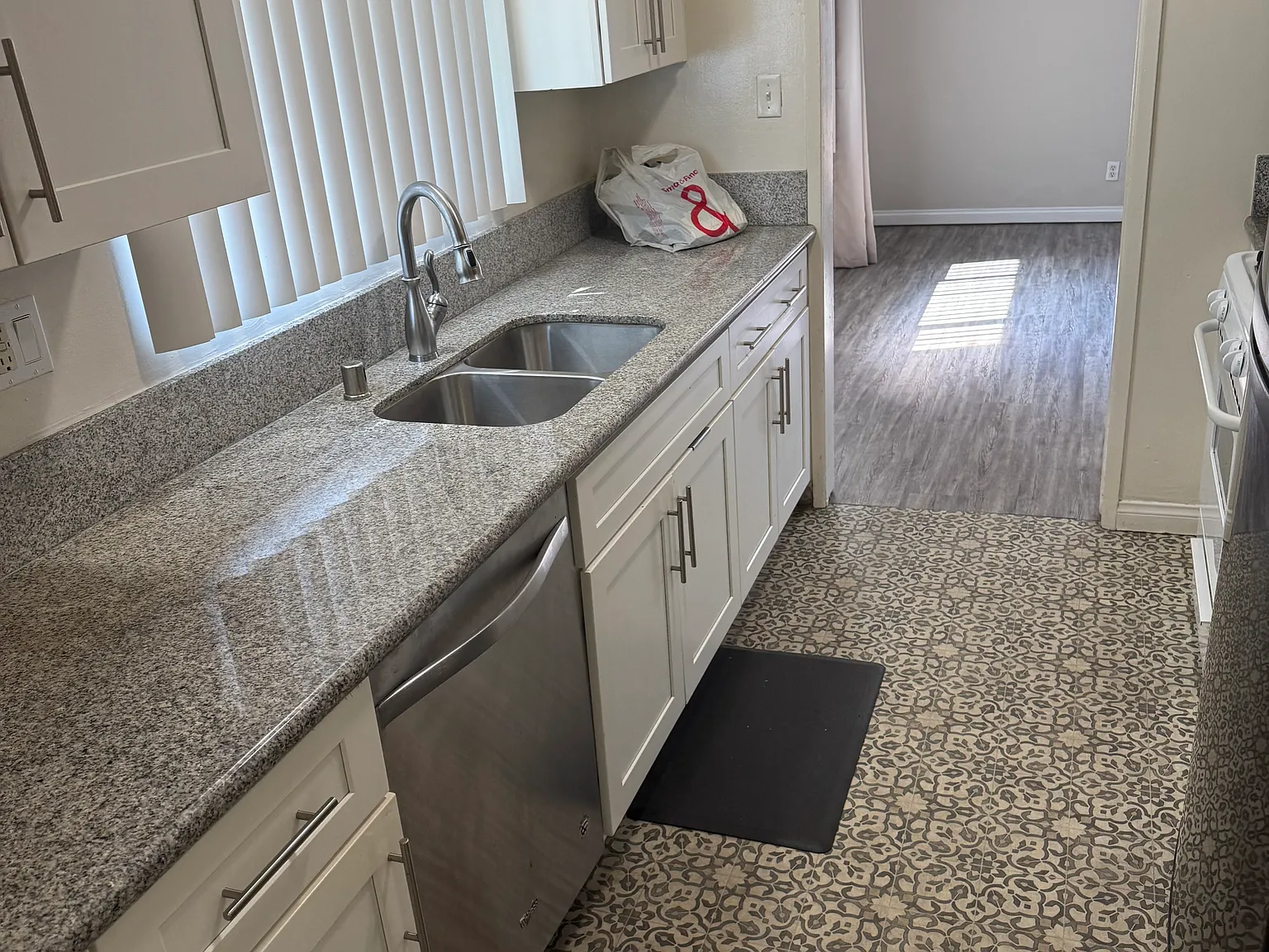 1 bed, 725 sqft, $1,995 — Photo 4