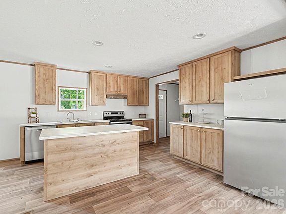 3rd image of 330 Middle Brook Dr