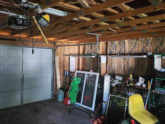 Attached garage 