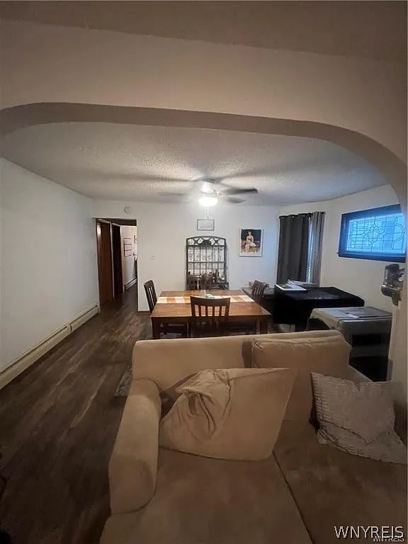 3 bed, 1.0 bath, 2706 sqft, $1,850 — Photo 4