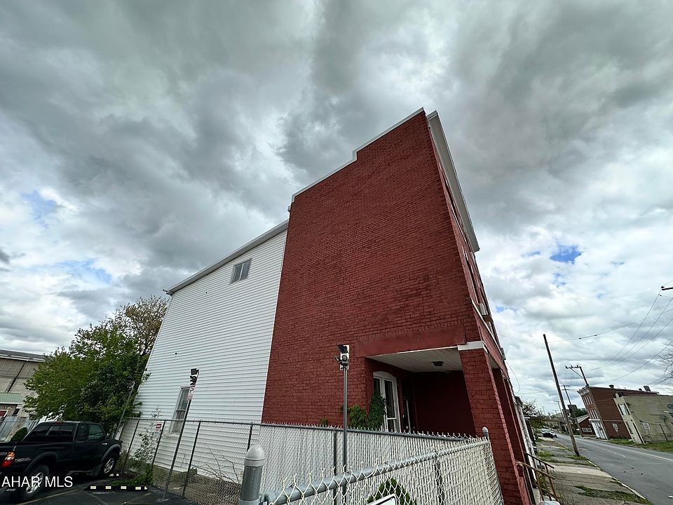 2nd image of 1002 8th Ave