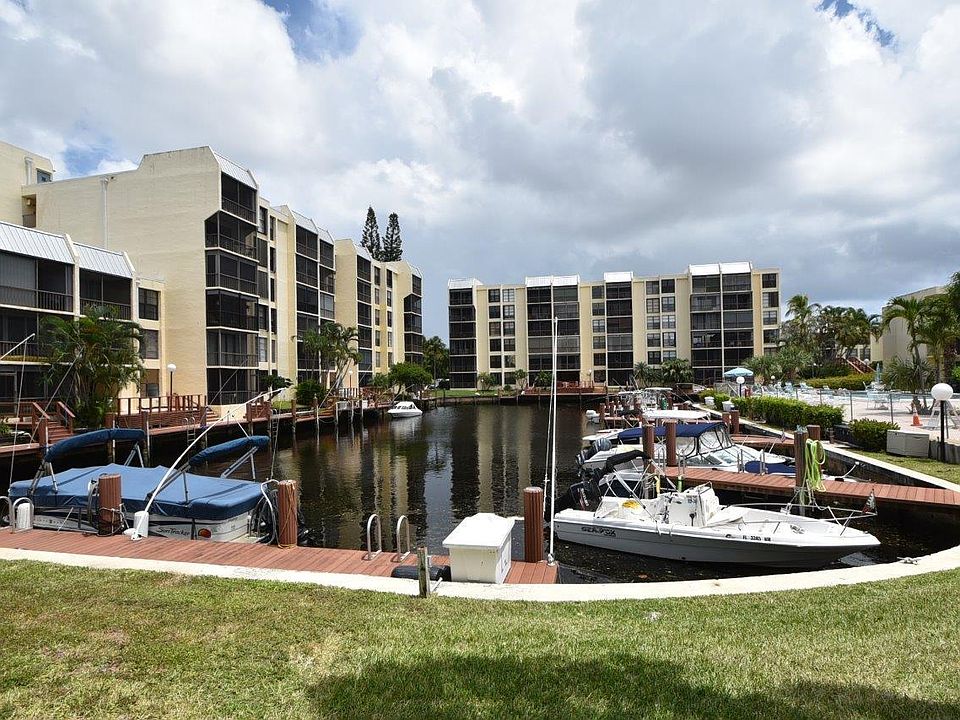2nd image of 21 Royal Palm Way #2040