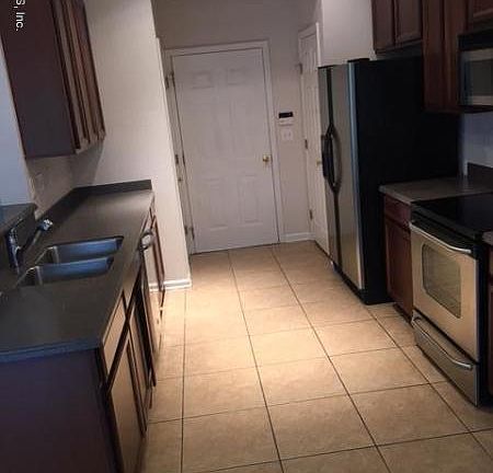5th image of 11175 Castlemain Cir W #11175