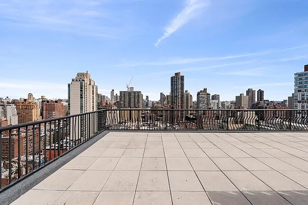 Sold by Nest Seekers International | media 8