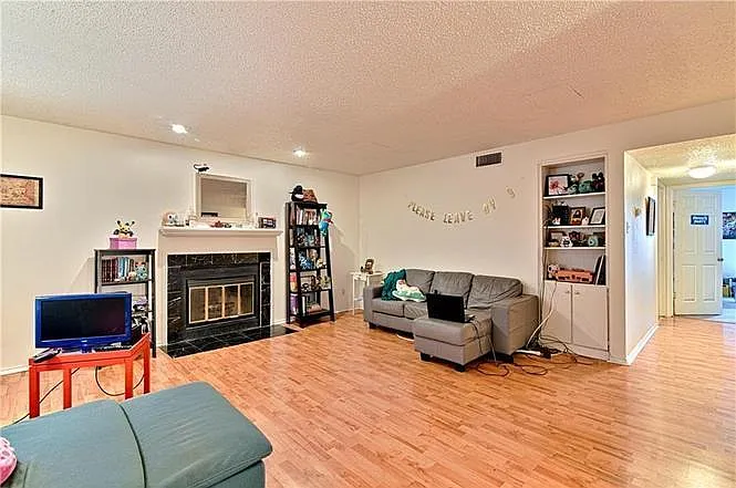 2401 Leon St #106 — Photo 1