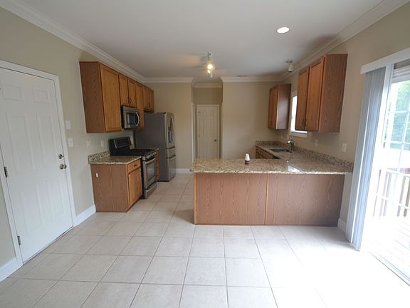 3rd image of 214 Stoney Dr