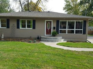 415 6th St, Camanche, IA 52730