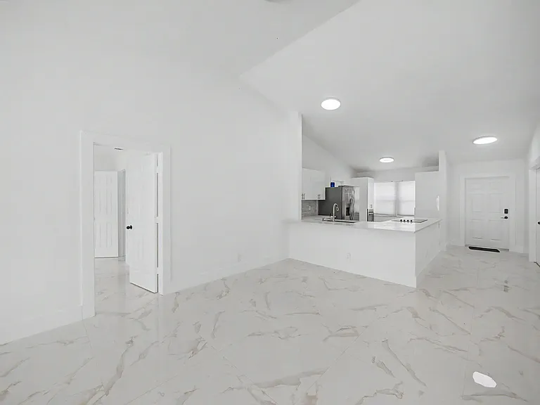 8464 Lake Worth Rd — Photo 10