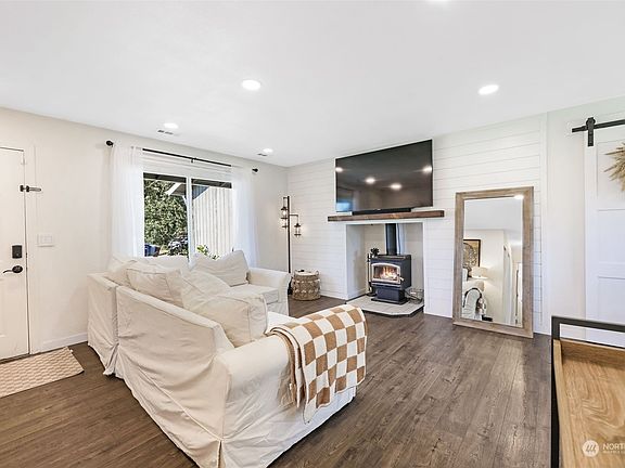 3rd image of 14225 21st Avenue NE