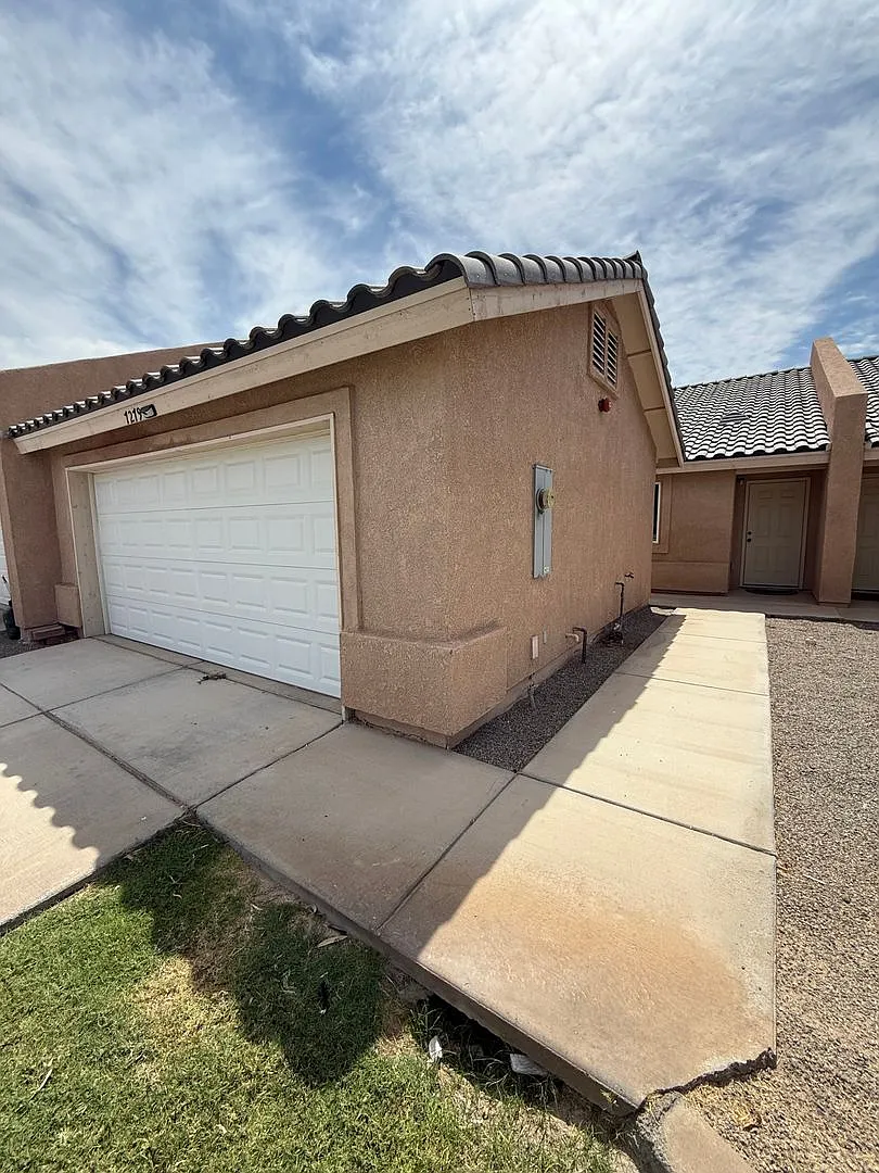 3 bedroom Townhome in Desert Sky! — Photo 1