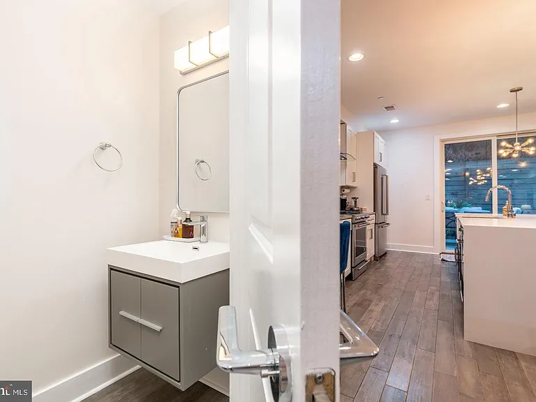 239 Lyceum Ave — Photo 10