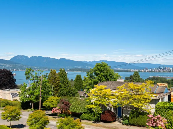 1937 Tolmie St, Vancouver, BC V6R 4C1
