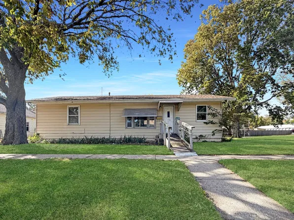 319 N 7th St, Adel, IA 50003