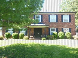 3243 Orchard Manor Cir, Louisville, KY 40220
