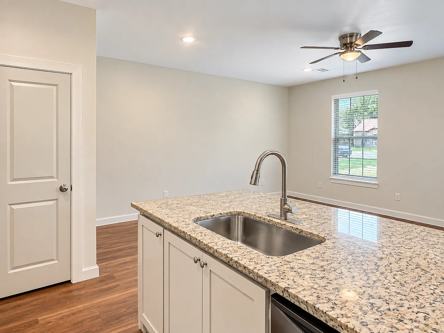 3 bed, 1150 sqft, $1,350 — Photo 3