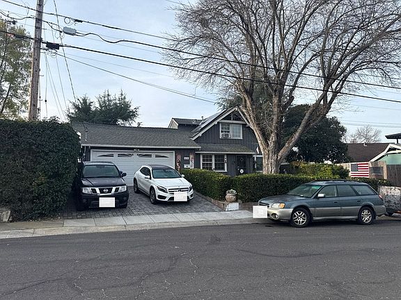 3rd image of 4106 Chaucer Dr