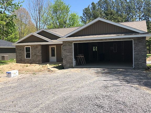 3rd image of 207 Saddie Ln