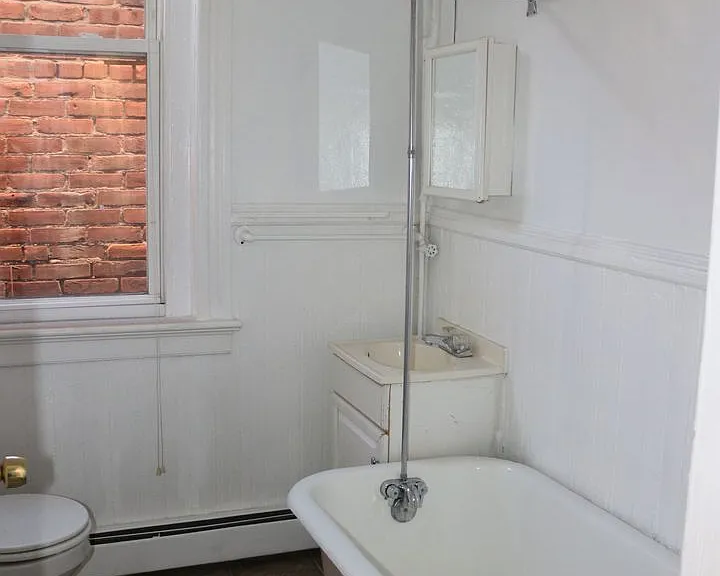 40 Bond St — Photo 3