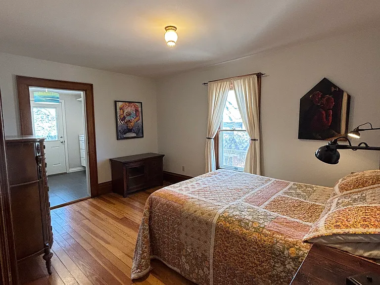Ensuite double bedroom with access to back deck