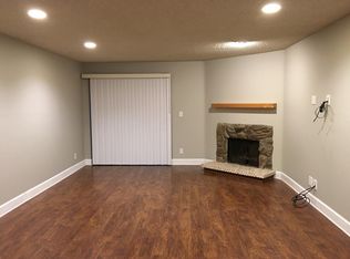 5802 200th St SW APT F, Lynnwood, WA 98036