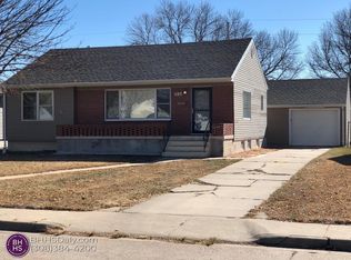 627 Memorial Dr, Grand Island, NE 68801
