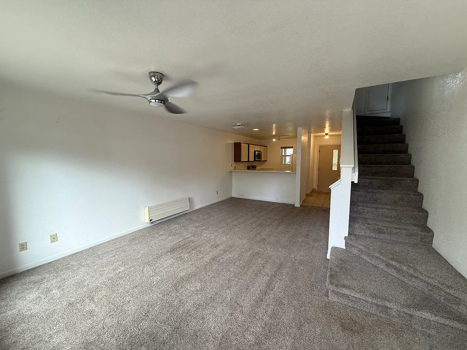 2 bed, 2.5 bath, 1072 sqft, $3,750 — Photo 2