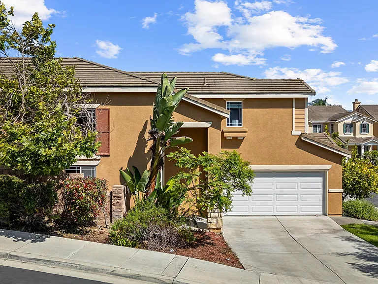 663 Glasgow Ct — Photo 9