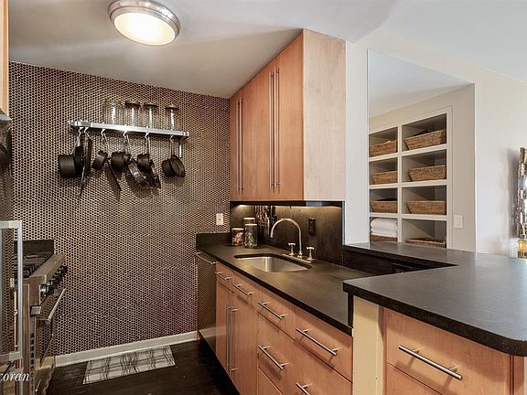 5th image of 240 E 10th St APT 5C