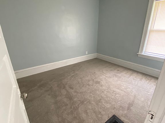 4th image of 1422 W 114th St