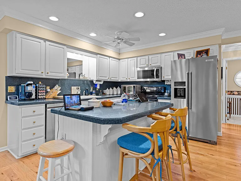 8516 Wheeling Dr — Photo 23