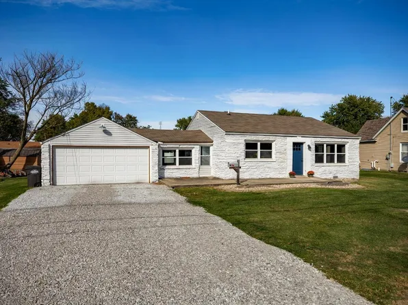 633 E Leonard St, Staunton, IL 62088