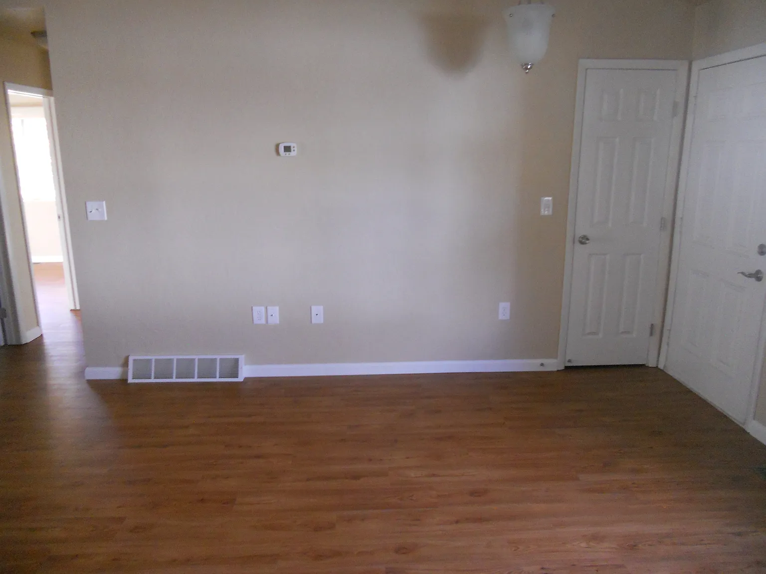 2 bed, 1000 sqft, $1,400 — Photo 4