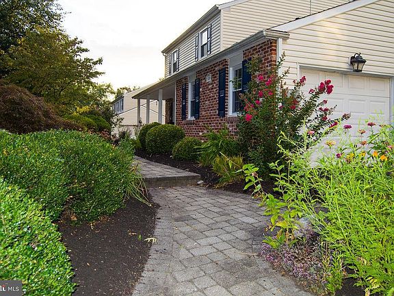 3rd image of 539 Taylor Ave