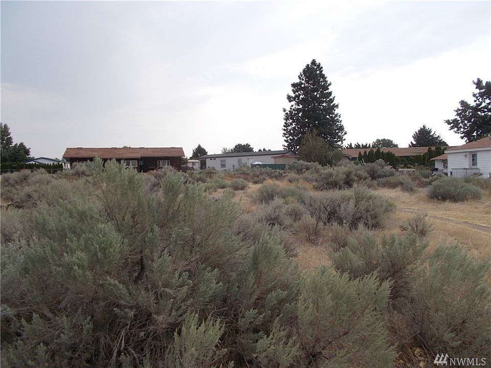2nd image of 613 Hildy Way SW