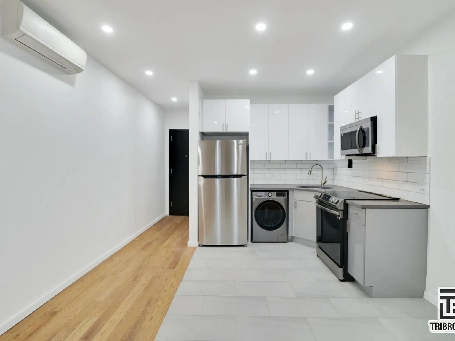 1721 East 8th Street — Photo 3