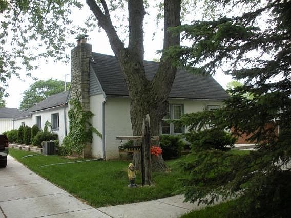1st image of 2040 N 114th St