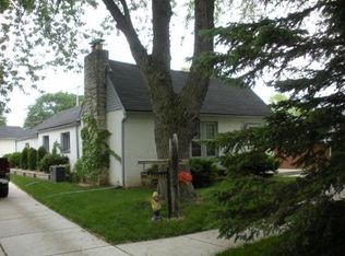 2040 N 114th St, Wauwatosa, WI 53226