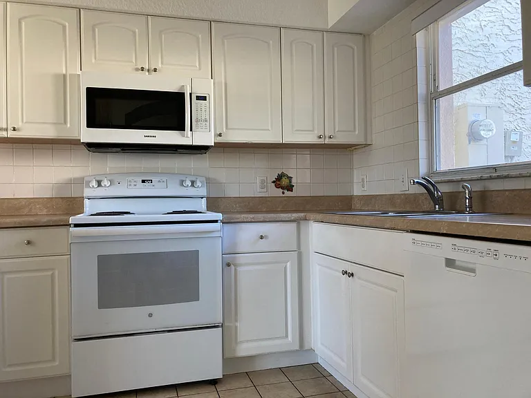 226 Dawn Ct — Photo 13
